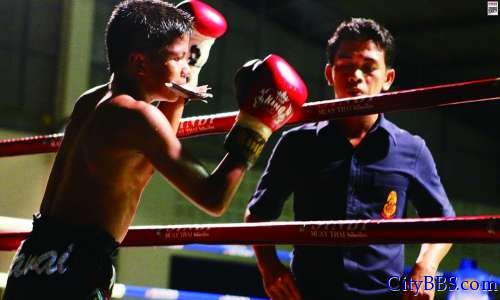 泰国小拳手：饥饿比伤亡更可怕
