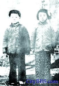 孔庆东晒莫言8岁旧照 暗示其幼时饥寒交迫为假