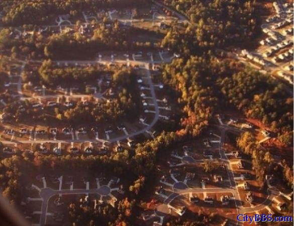 美国城市的普通住宅区 中国至少落后100年