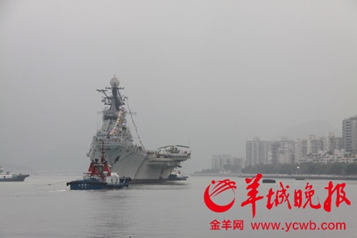 明斯克号航母深圳起航赴舟山 海警船护卫
