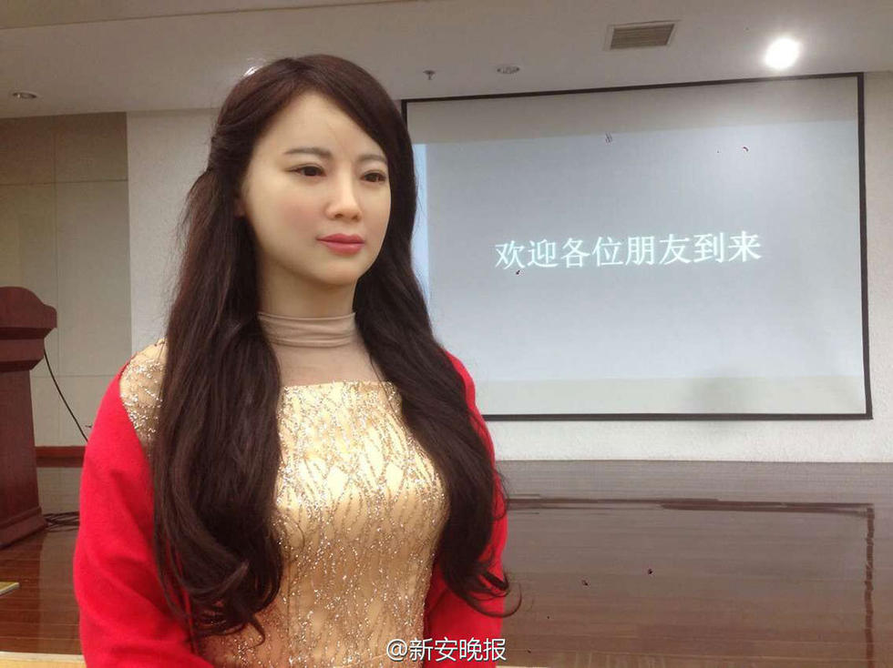 中国首台特有体验交互机器人 人美品格佳