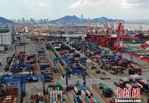 江苏连云港一处集装箱货运码头