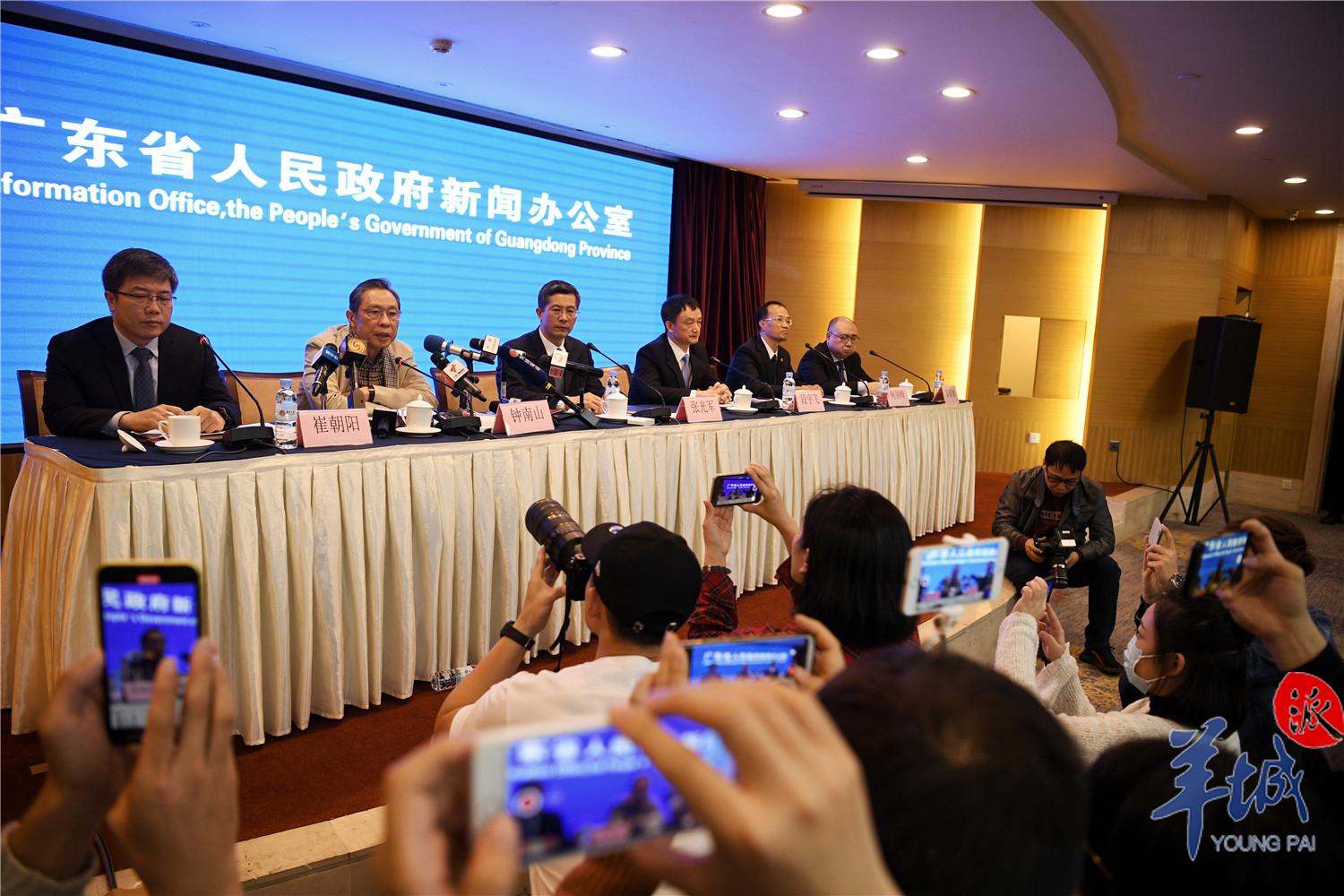 钟南山：发烧人员禁止离开武汉