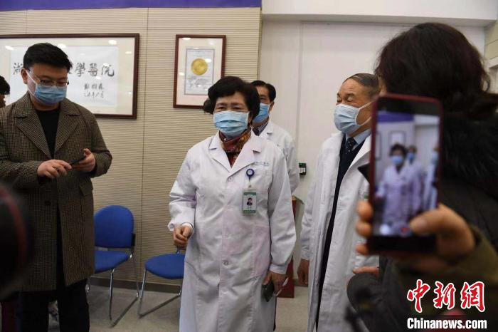 李兰娟率队再征武汉希望把危重症病人救回来