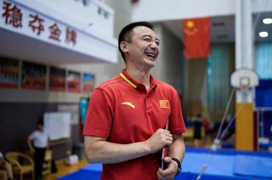 体操天才入籍美国培养数位世界冠军回国执教