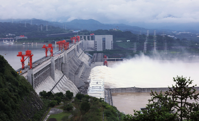 “长江2020年第2号洪水”平稳通过三峡大坝13.jpg