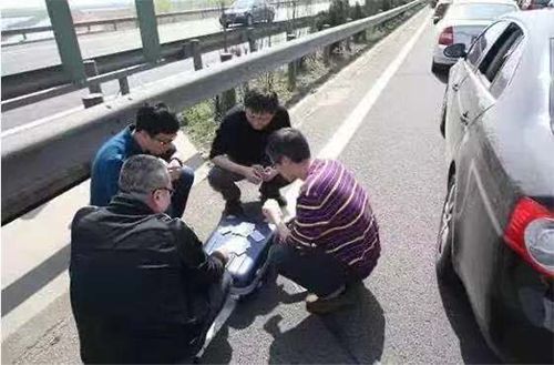 未到国庆路面已堵爆，看看路上的人们2.png