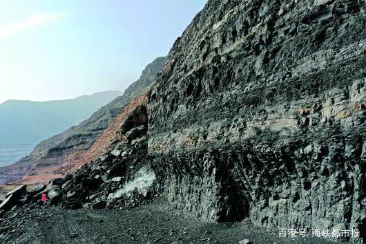 贺兰山煤层自燃