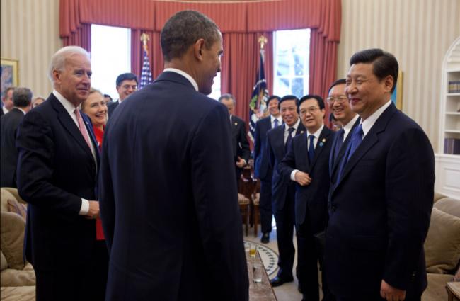 在美国白宫椭圆形办公室.jpg