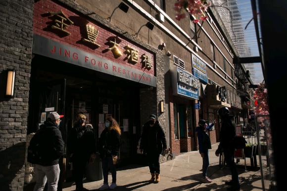 空荡荡的金丰好像在华埠中间留下了一个陨石坑