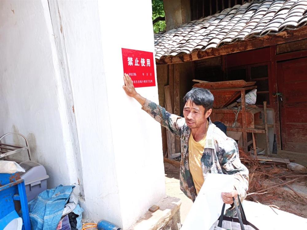 大理灾情十屋九坏 9旬老人没见过这么大地震