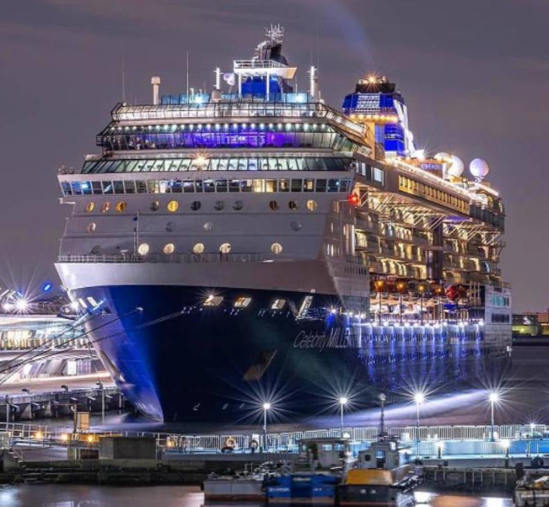 皇家加勒比邮轮公司的 " 千年名人号 "（Celebrity Millennium）游轮
