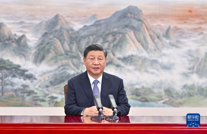 习近平出席APEC工商领导人峰会并发表主旨演讲