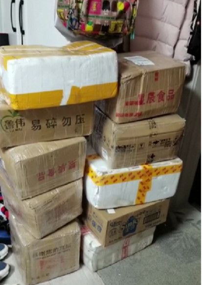 老赵把采购的年货统统打包寄往北京