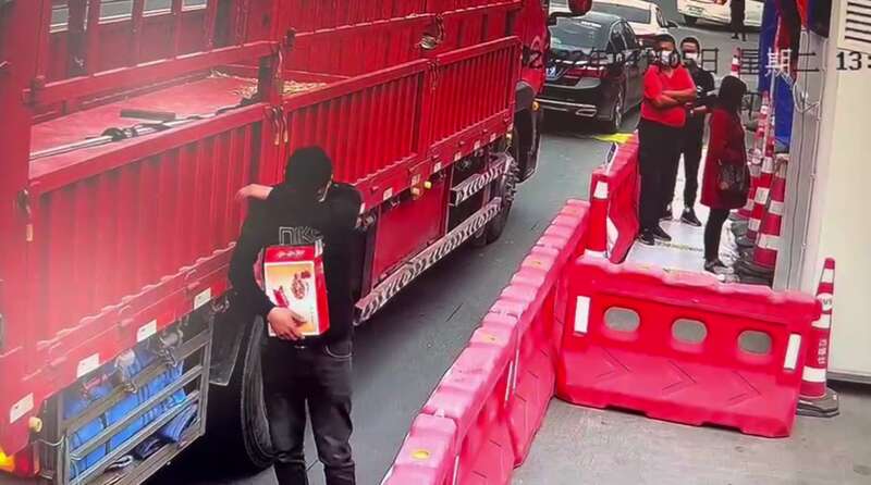 疫情下的货运司机车