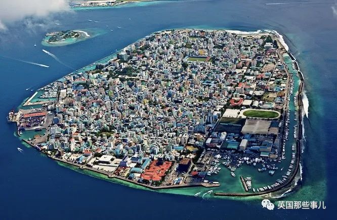 马尔代夫的大多数居民，都聚居在几个面积较大的岛屿上