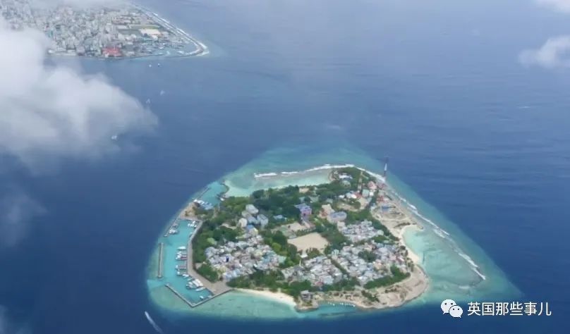 马尔代夫的大多数居民，都聚居在几个面积较大的岛屿上