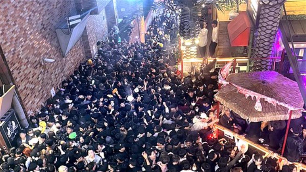 韩国踩踏事故伤亡均发生在18平方米空间内