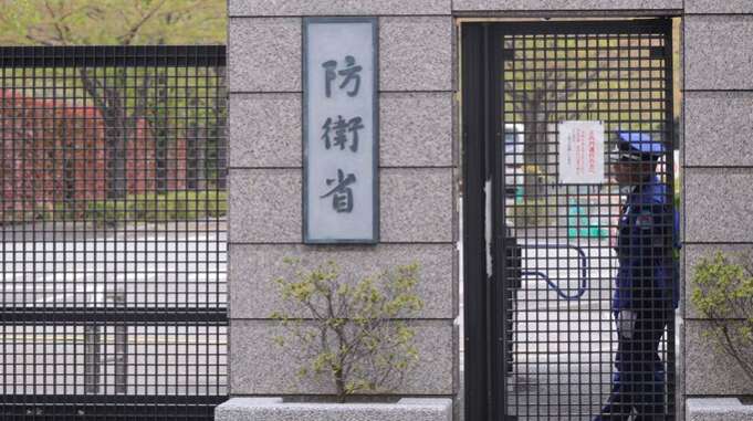 今年9月初日本防卫大臣浜田靖一公开表示，将在西南诸岛地区增设弹药库和燃料贮藏罐 ...