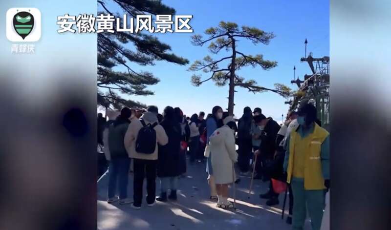 全国多地热门景点人潮汹涌客流量暴增