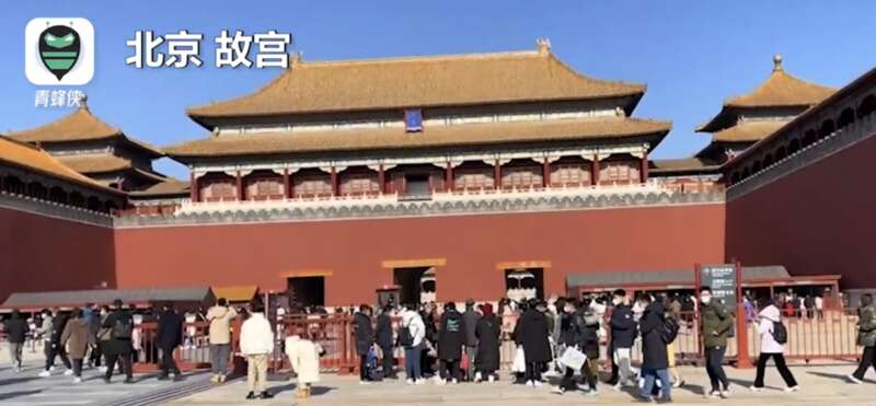 全国多地热门景点人潮汹涌客流量暴增