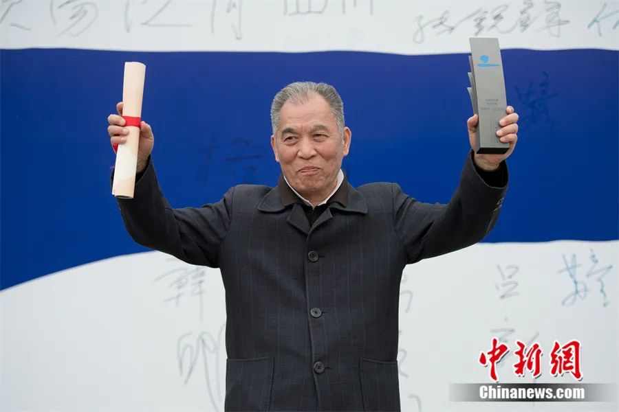 梁晓声凭借《人世间》获得2019年首届吕梁文学奖年度小说奖。韦亮 摄