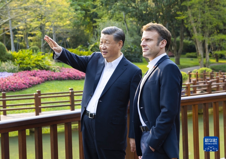 习近平同法国总统马克龙在广州非正式会晤