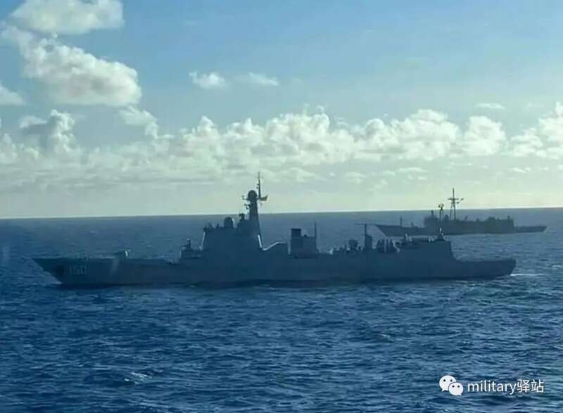 近处的是舷号150的“长春”舰，属于052C型导弹驱逐舰；远处的是台军的“成功”级护卫舰。052C型驱逐舰，满  ...
