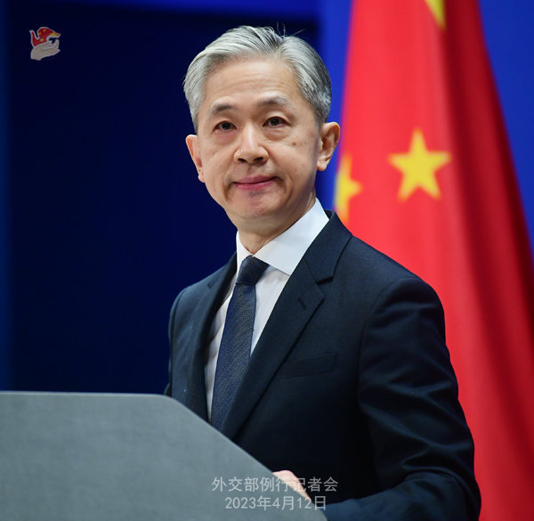 4月12日，外交部发言人汪文斌主持例行记者会