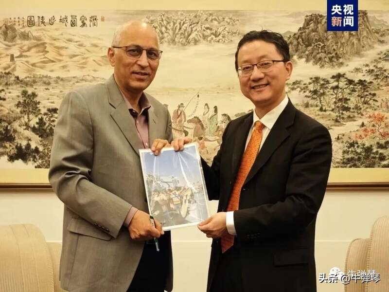 4月30日，巴基斯坦驻华大使哈克特意拜会外交部亚洲司司长刘劲松，代表巴基斯坦政府衷心感谢中方的出手相助  ...