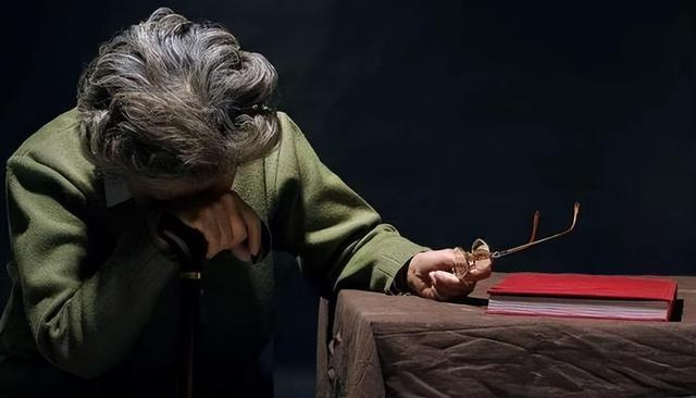 蒋大妈将女儿的事情讲给了某媒体，希望可以借媒体的力量，说服女儿，放弃她的“不务正业”，回到正常的生活 ...