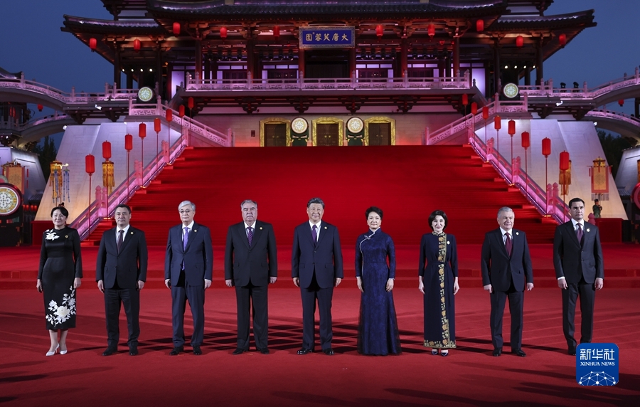 习近平和彭丽媛为出席中国－中亚峰会的中亚国家元首夫妇举行欢迎仪式和欢迎宴会 ...