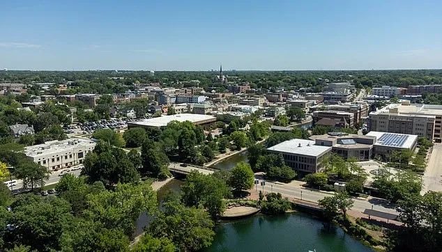 伊利诺伊州内珀维尔（Naperville, IL）