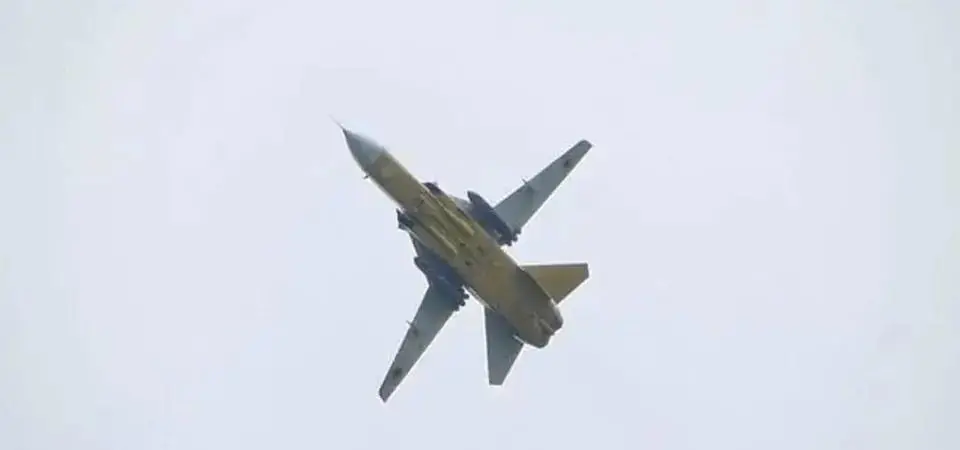 一架携带“风暴阴影”导弹的乌克兰空军苏-24战斗机