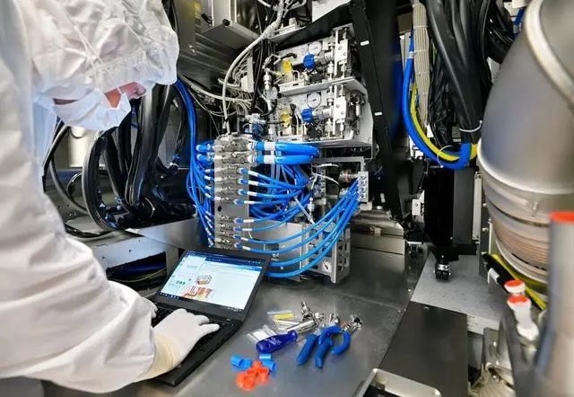 纳米压印技术是一种基于模板的微纳加工方法