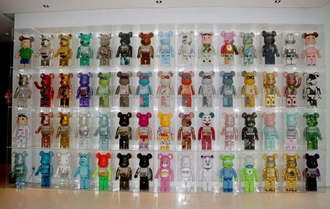 8月15日的扫荡行动中，光是这些潮流藏品的bearbrick，就价值约100万新币了