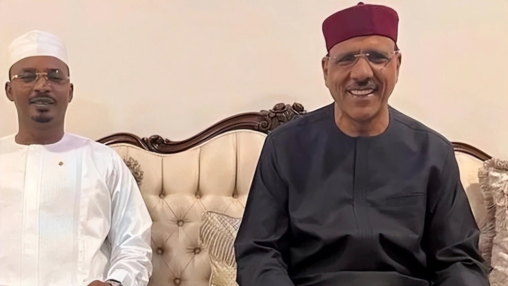 右边为巴祖姆
