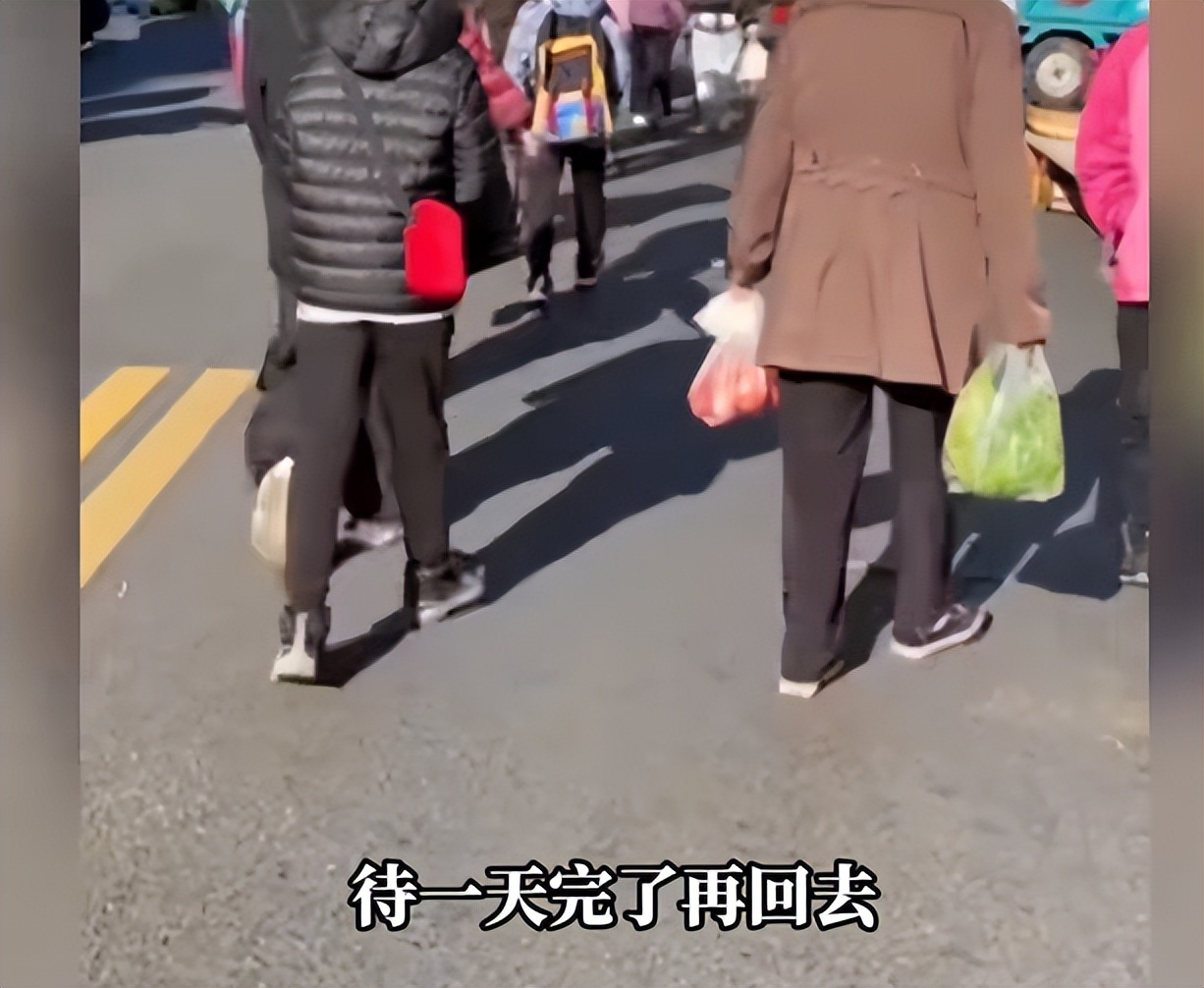 中俄互免签证政策在黑龙江黑河实施后，黑河迎来了大批来自俄罗斯的游客
