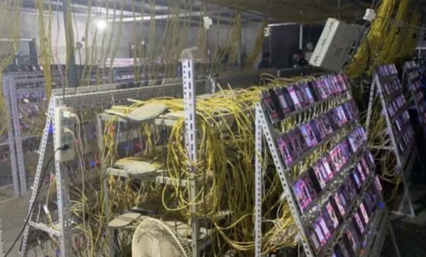 宿州警方近期破获一起“网络水军”犯罪案，26000部手机刷流量制造高人气