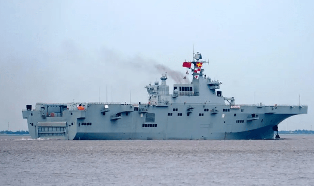 075型两栖攻击舰