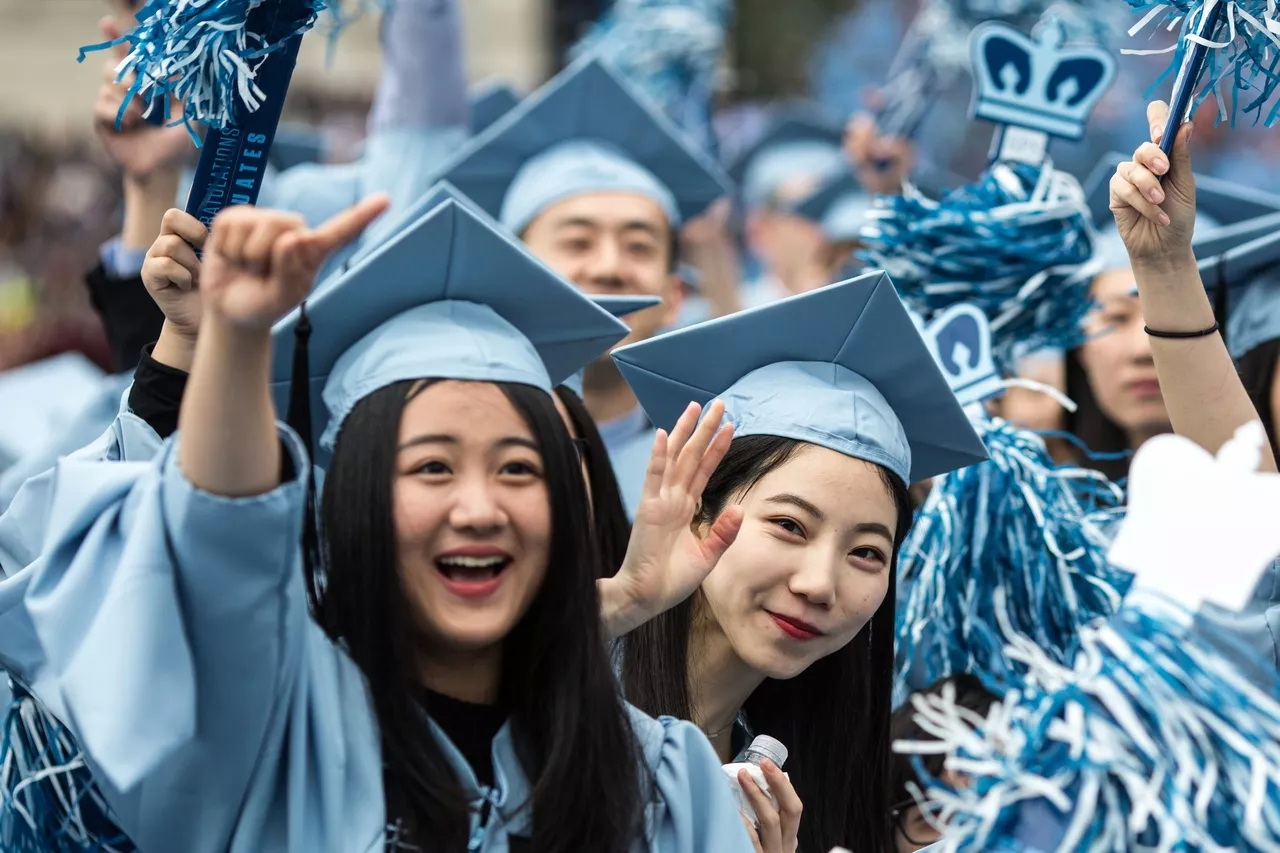 中国留学生出席哥伦比亚大学毕业典礼