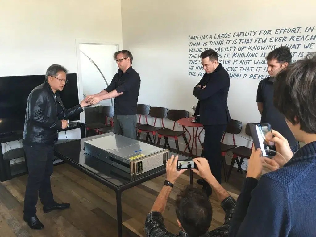 英伟达和黄仁勋向 OpenAI 捐赠了第一台 DGX-1 AI 超级计算机