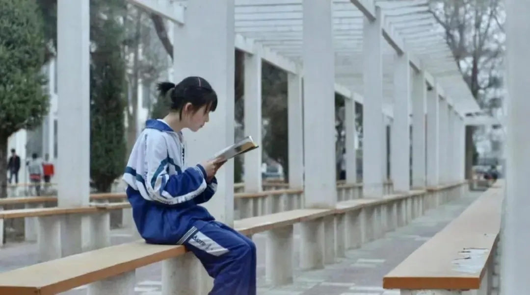 纪录片《高考》，一名高中女生在晨读