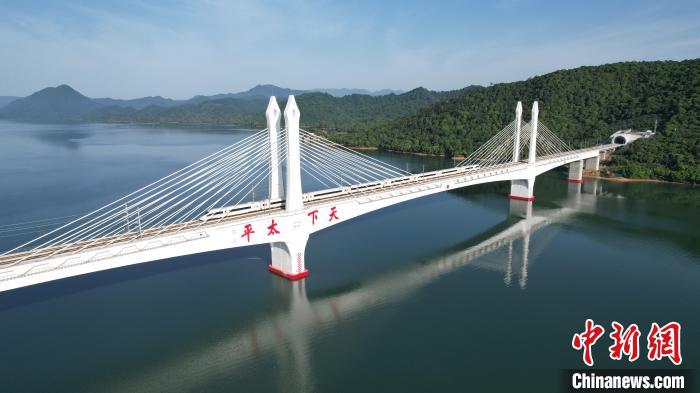 安徽黄山太平湖特大桥