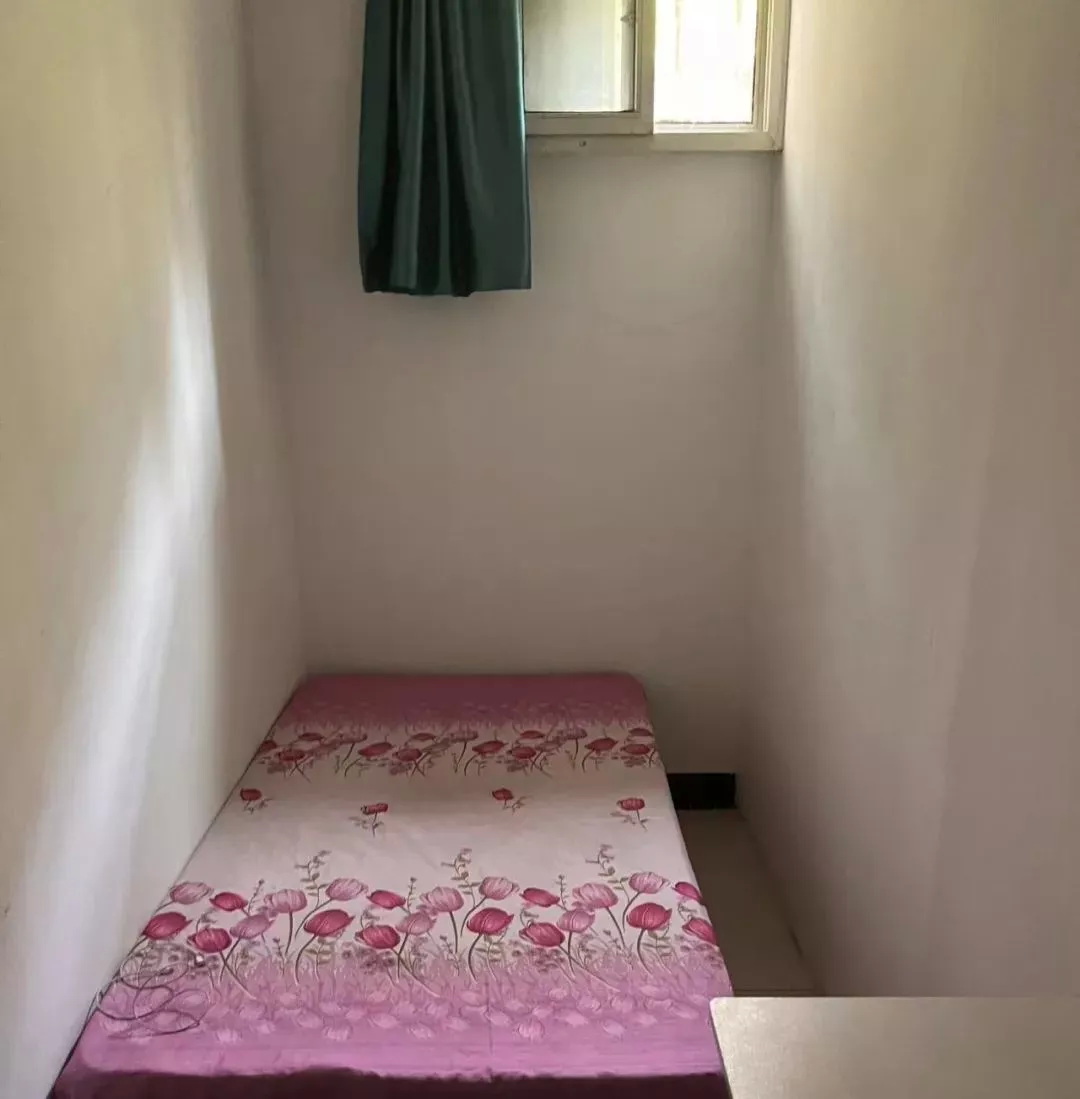  半地下室里的单间‍‍