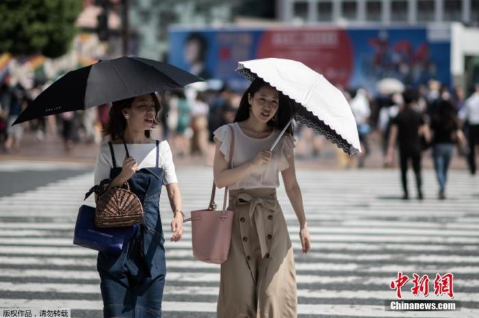 日本高温天气下的东京街头