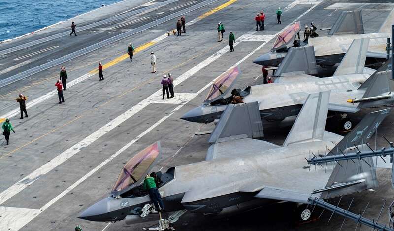 在CVN-70“卡尔·文森”上部署的F-35C均出现了肉眼可见的表面涂层老化现象