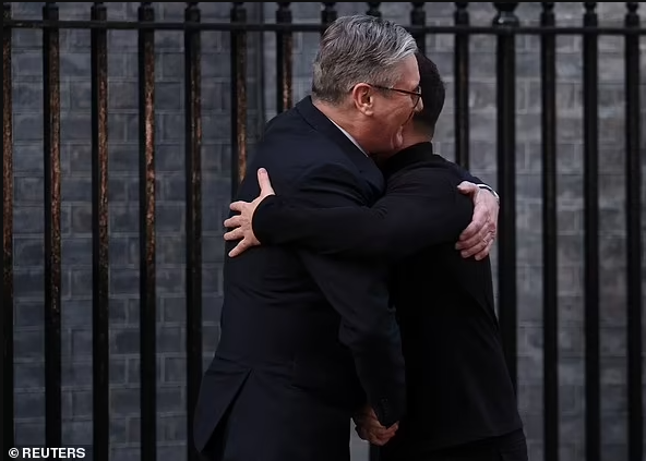 英国首相会见泽连斯基