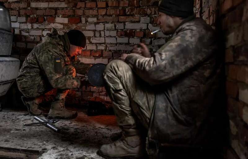 士兵们说，他们正试图沿着俄罗斯一侧边境的山脊线建立坚固的防御阵地