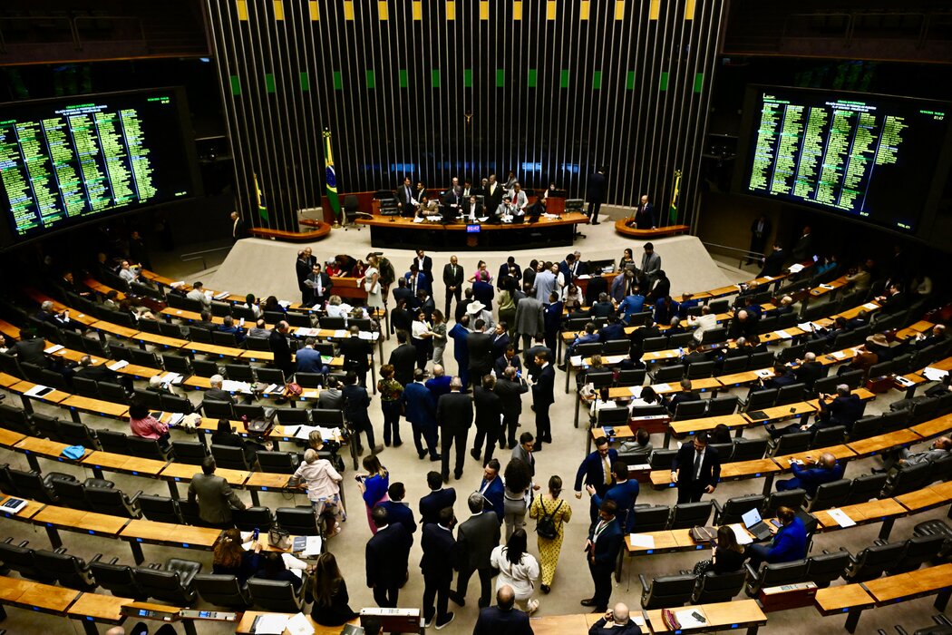 巴西国会周三批准立法，授权总统采取报复行动